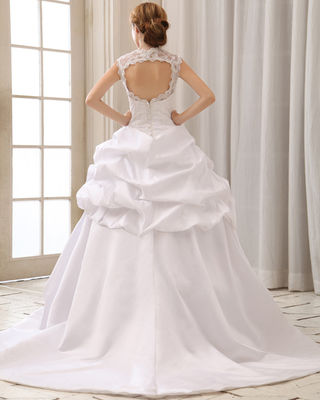 Đồ cưới với áo ngực hình trái tim